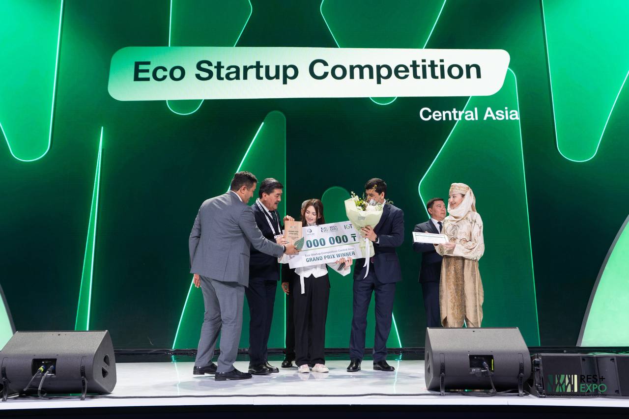 Narmina accepting the Grand Prix award on the RES+EXPO main stage